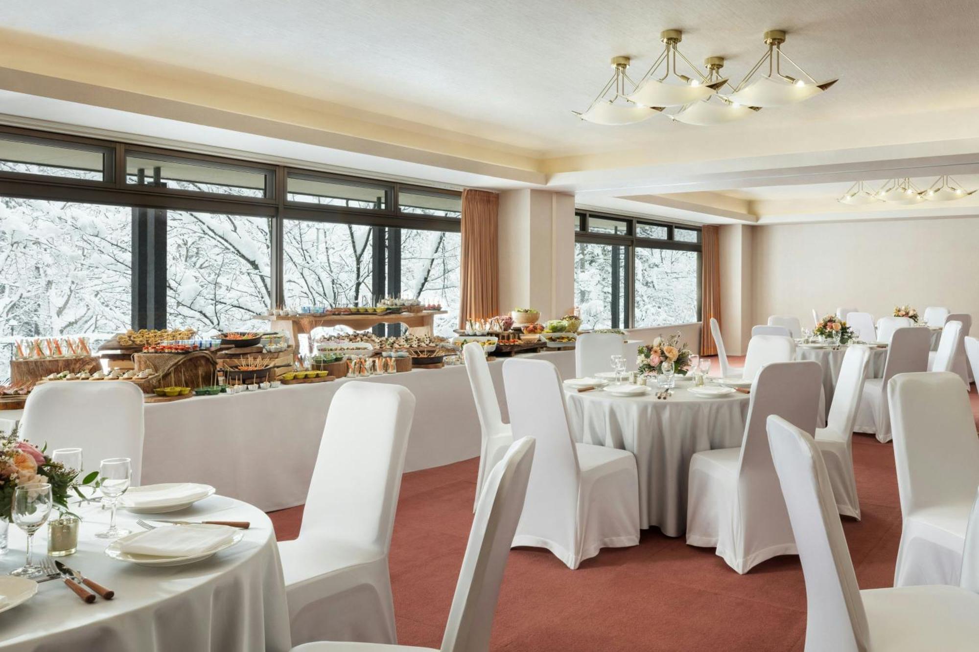 Отель Courtyard By Marriott Хакуба-Мура Экстерьер фото